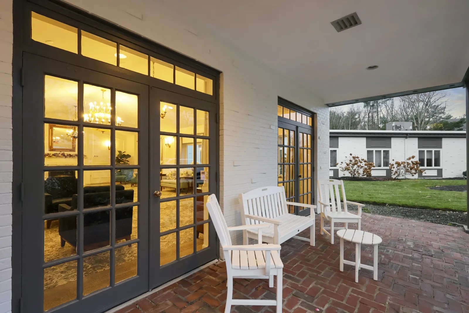 Queen Anne building entrance